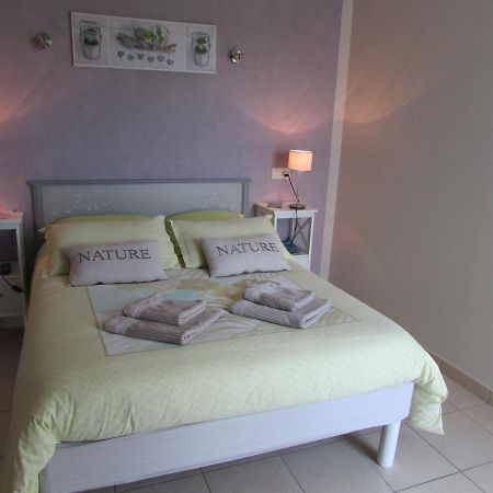 Chambre D'Hotes La Basse Gougeonniere Neuvy-en-Mauges Exteriör bild