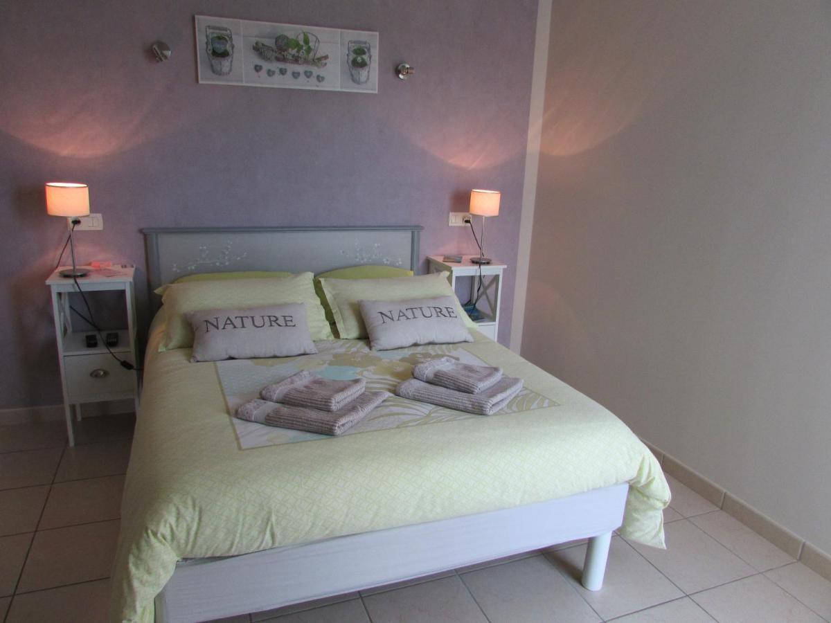 Chambre D'Hotes La Basse Gougeonniere Neuvy-en-Mauges Exteriör bild